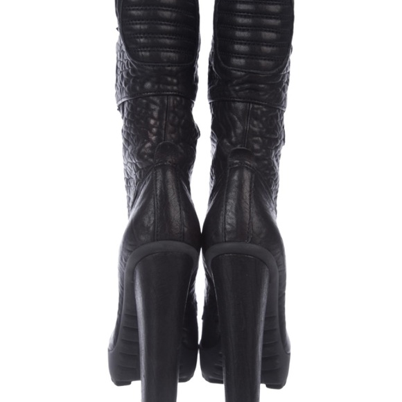 Vera Wang high heeled boots sold - Picture 4 of 4